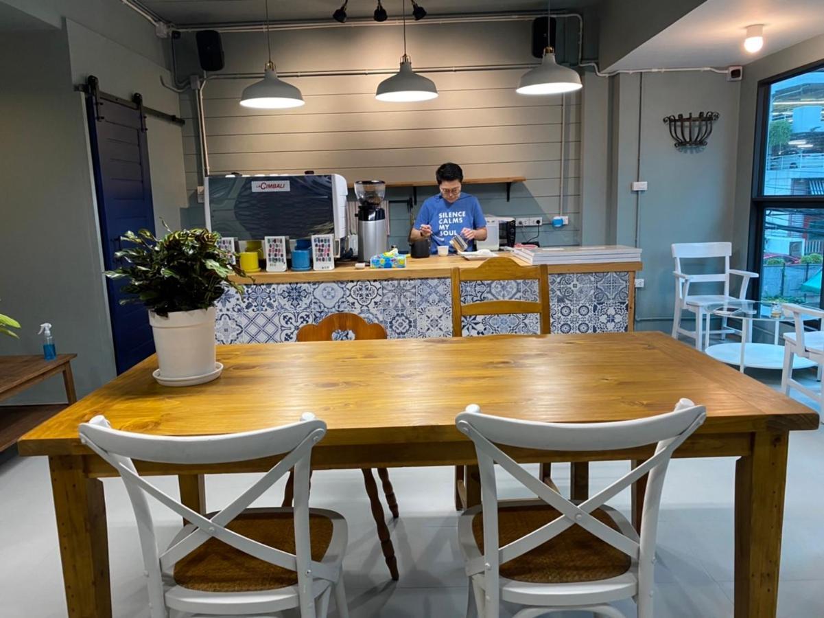 白蒛 Grasshopper Bed And Cafe酒店 外观 照片